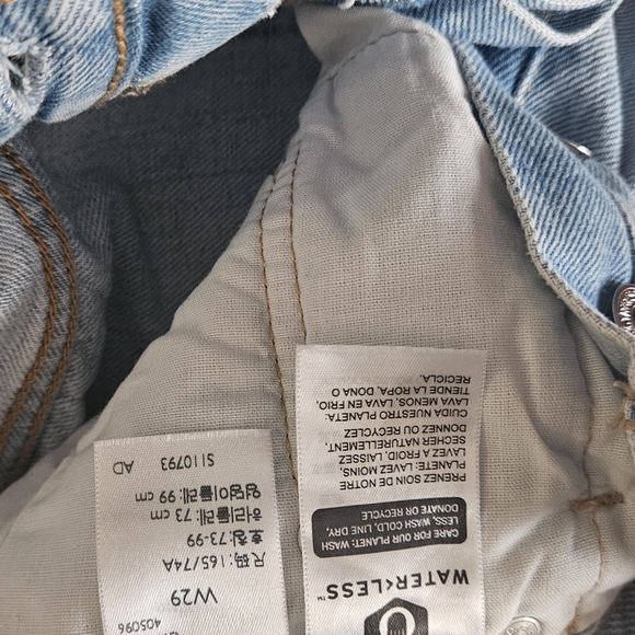 Euc womens LEVI'S SHORTS - Picture 4 of 4